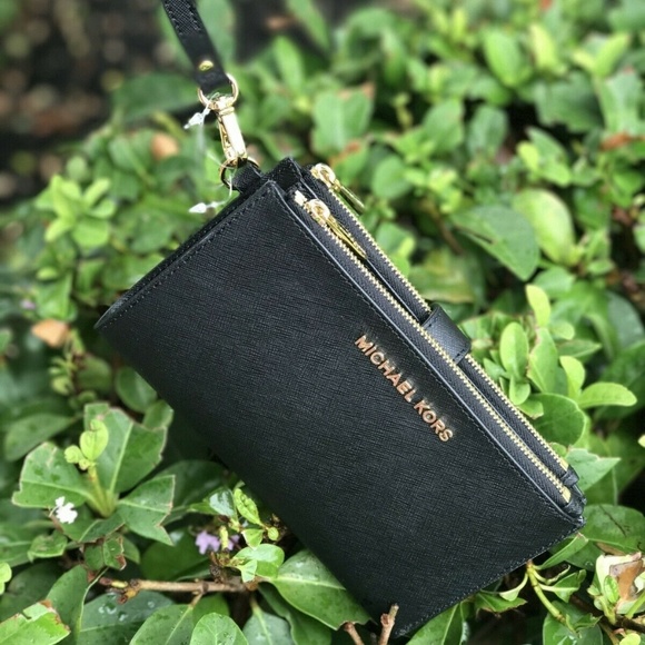 Michael Kors Jet Set Zip Wristlet Leather Wallet - Picture 4 of 5